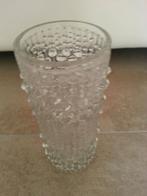 Vaasje met reliëf/bobbels, Huis en Inrichting, Woonaccessoires | Vazen, Gebruikt, Overige kleuren, Ophalen of Verzenden, Glas