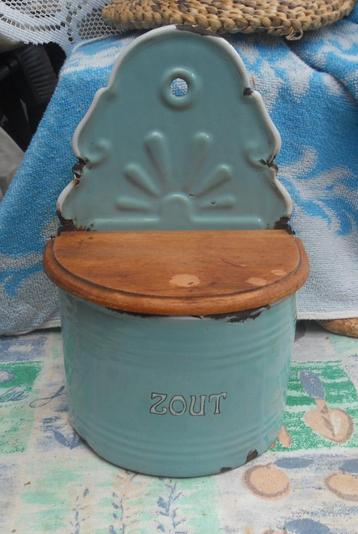 oude emaille zoutpot/ mintgroen emaille zoutbak beschikbaar voor biedingen