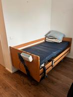 Electrisch hoog laag bed / ziekenhuis bed / verpleegbed, Huis en Inrichting, Slaapkamer | Bedden, Ophalen, 90 cm, 200 cm, Hout