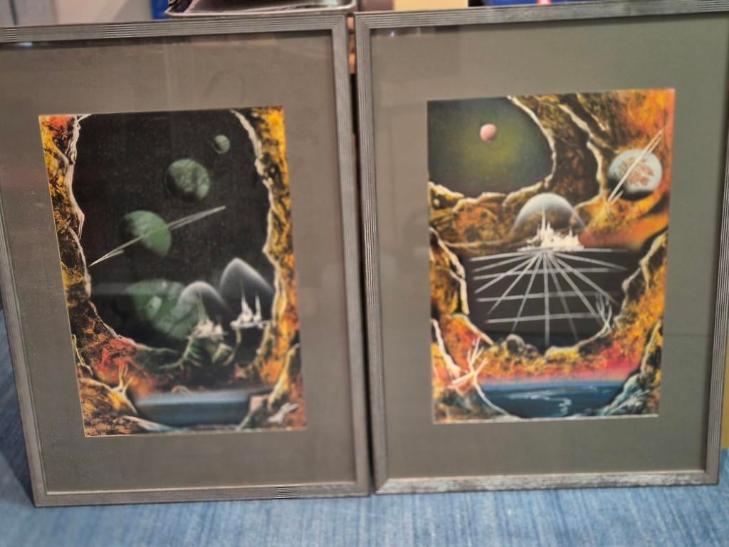 Airbrush tekeningen in nette lijsten, Ophalen