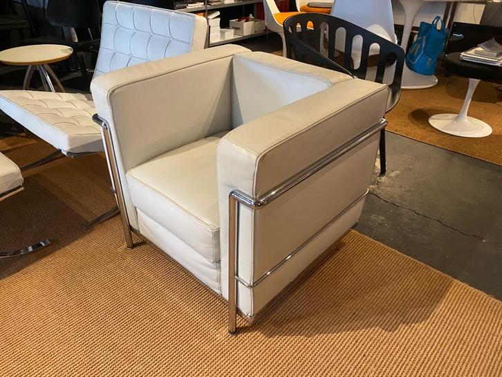 fauteuil LC2, Le Corbusier, Huis en Inrichting, Fauteuils, Zo goed als nieuw, Leer, 50 tot 75 cm, 75 tot 100 cm, Ophalen