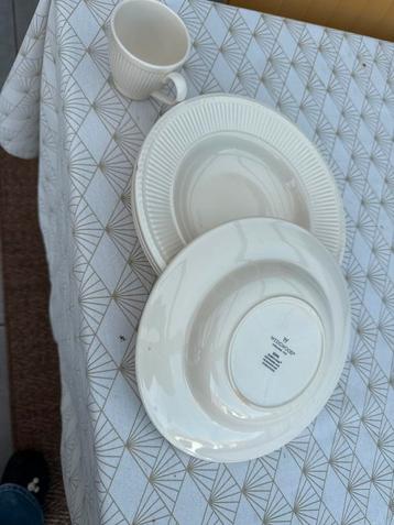 Wedgwood Borden Set met Kopje - Crème beschikbaar voor biedingen