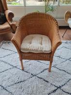 Mooie rieten stoel met kussen, Huis en Inrichting, Stoelen, Ophalen, Zo goed als nieuw, Bruin, Eén