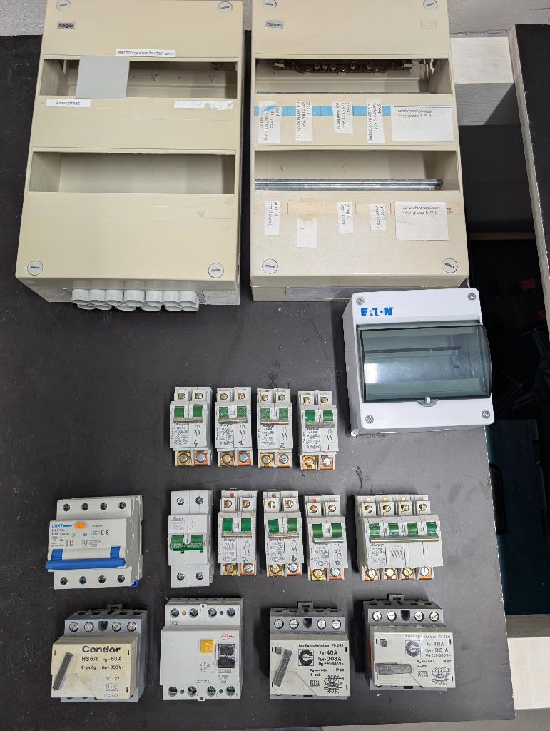 Ruime complete Hager stoppenkast voor 3 fase - 9 groepen, Doe-het-zelf en Verbouw, Elektra en Kabels, Gebruikt, Overige typen