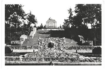 959465 Elten Het Eremonument 1953 Gelopen met postzegel  beschikbaar voor biedingen