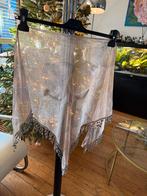 Beige/grijs driehoek sjaal - lange zijde 153 cm, Kleding | Dames, Mutsen, Sjaals en Handschoenen, Ophalen of Verzenden, Zo goed als nieuw