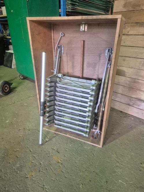 Fliso trap - Schaar trap - Zolder trap, Doe-het-zelf en Verbouw, Ladders en Trappen, Gebruikt, Ladder, 2 tot 4 meter, Opvouwbaar of Inschuifbaar