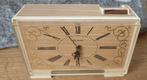 Vintage SLAVA Transistor alarm clock  USSR /CCCP, Antiek en Kunst, Antiek | Klokken, Ophalen of Verzenden