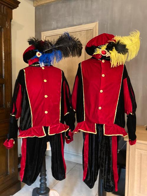 Mooie set rood zwarte pietenpakken, Diversen, Sinterklaas, Ophalen of Verzenden