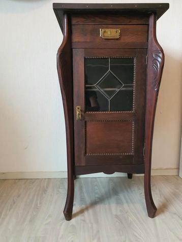 Vintage-retro LP/vinyl-kastje met draaitafelplateau beschikbaar voor biedingen