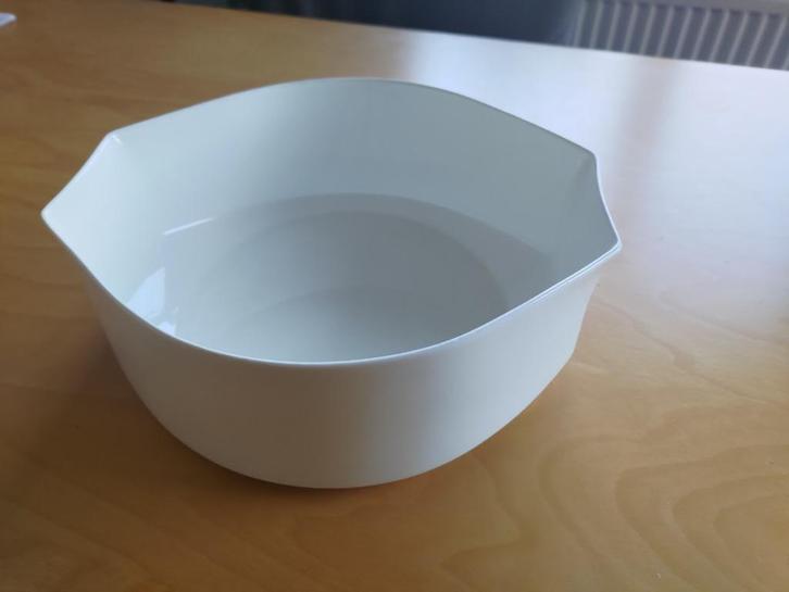 Villeroy & Boch, model Alba. 2 serveerschalen, Huis en Inrichting, Keuken | Servies, Gebruikt, Schaal of Schalen, Effen, Porselein