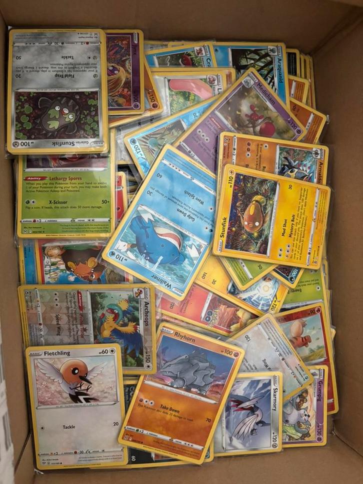 Diverse Pokémon kaarten in pakjes per 5, Hobby en Vrije tijd, Verzamelkaartspellen | Pokémon, Zo goed als nieuw, Ophalen of Verzenden