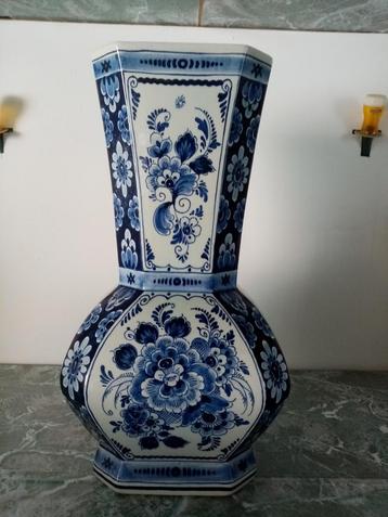 Oude delftsblauwe vaas  beschikbaar voor biedingen