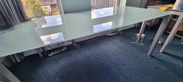 GRATIS -  3 Office/Study Tables  beschikbaar voor biedingen