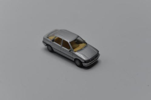 Praline Ford Escort Ghia, Hobby en Vrije tijd, Modelauto's | 1:87, Zo goed als nieuw, Auto, Overige merken, Ophalen of Verzenden