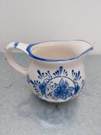 Leuk klein kannetje in stijl van Delfts blauw, Antiek en Kunst, Ophalen of Verzenden