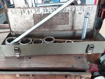 Metalen doppen doos met grote maten doppen beschikbaar voor biedingen