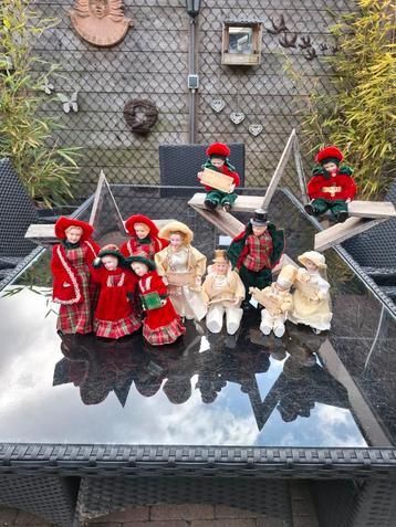 Aangeboden 11 stuks English style porseleinen Kerst poppen beschikbaar voor biedingen