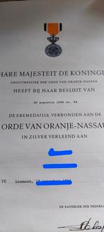 Document Orde van Oranje Nassau Zilver., Verzamelen, Koninklijk Huis en Royalty, Speld(je) of Lepel(tje), Ophalen of Verzenden