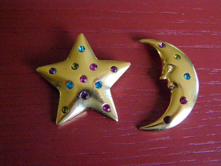 VINTAGE TRIFARI BROCHES STER EN MAAN VERGULD 4,5 CM, Sieraden, Tassen en Uiterlijk, Broches, Zo goed als nieuw, Overige materialen