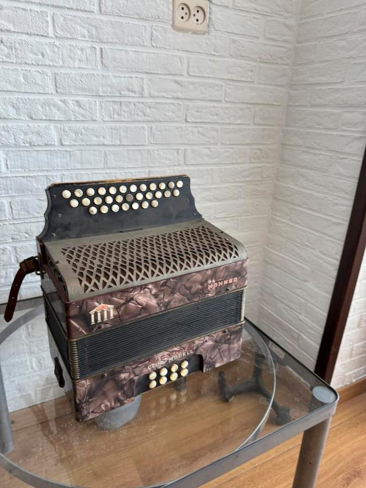 Hohner victoria club model accordeon, Muziek en Instrumenten, Accordeons, Zo goed als nieuw, Hohner, Ophalen of Verzenden