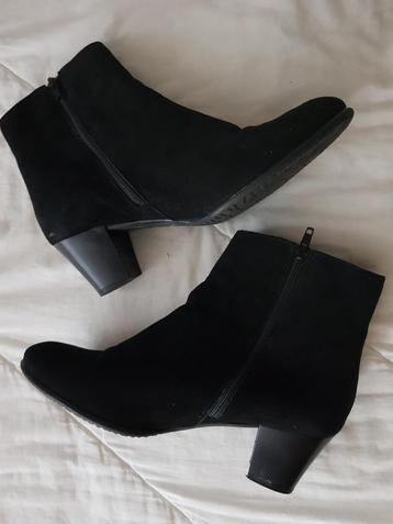 Enkellaarsjes. beschikbaar voor biedingen