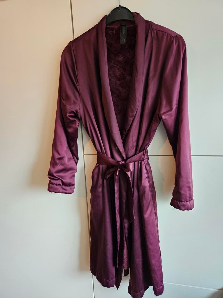 Luxe damesbadjas van NOIR satin/fleece maat XS/S, Hunkemöller, Ophalen of Verzenden, Zo goed als nieuw, Maat 36 (S)