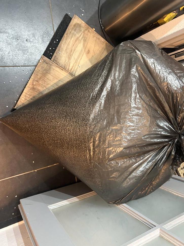 Gebruikte Bodemisolatie / Kruipruimte-chips – 20 zakken, Doe-het-zelf en Verbouw, Isolatie en Afdichting, Gebruikt, Vloerisolatie