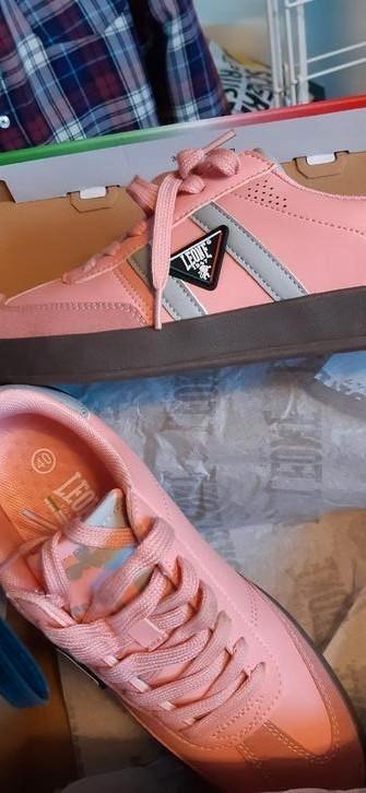 Dames sneaker knalroze maat 40 beschikbaar voor biedingen