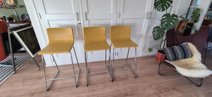 Barkruk Ikea geel, Huis en Inrichting, Barkrukken, Gebruikt, 60 tot 90 cm, Kunststof, Metaal, 3 krukken, Ophalen