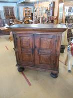 Oer 11734 ANTIEK vroeg 18e eeuws klein 2 deurs kastje, Antiek en Kunst, Ophalen