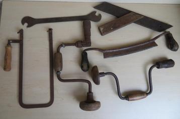 Antiek handgereedschap beschikbaar voor biedingen