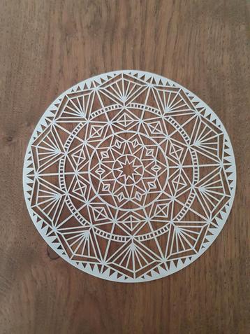 Nieuwe Dutch Doobadoo - Sjabloon - Mandala beschikbaar voor biedingen