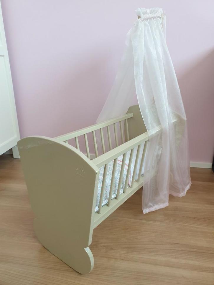 Poppenbedje met hemeltje, Kinderen en Baby's, Overige Kinderen en Baby's, Zo goed als nieuw, Ophalen