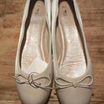 Tamaris feel soft ballerina satin maat 41, Tamaris, Beige, Zo goed als nieuw, Ballerina's