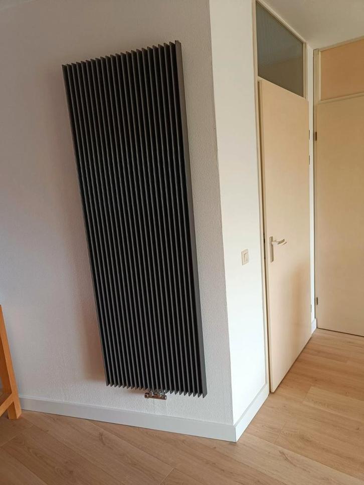Jaga Design Radiator - In Goede Staat!, Doe-het-zelf en Verbouw, Verwarming en Radiatoren, Gebruikt, Radiator, 500 tot 800 watt