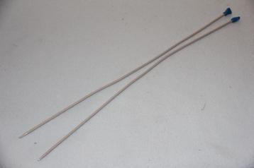 1 EURO OF GRATIS 2 aluminium breinaalden 3 mm Prym beschikbaar voor biedingen