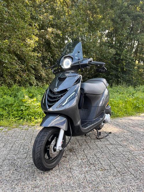 Piaggio zip 2022 50cc, Fietsen en Brommers, Scooters | Piaggio, Zo goed als nieuw, Zip, Maximaal 45 km/u, Benzine, Ophalen