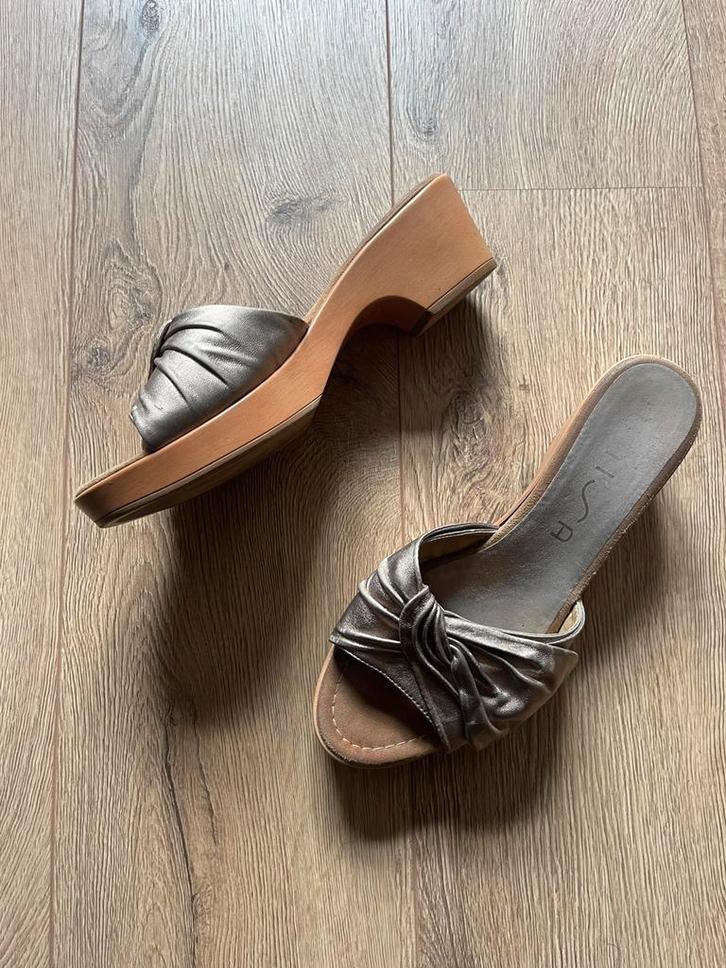 Unisa sandalettes  / klompen  maat 40, Kleding | Dames, Schoenen, Zo goed als nieuw, Sandalen of Muiltjes, Grijs, Ophalen of Verzenden