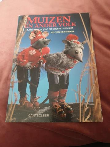 Muizen en ander volk originele poppen en beesten van stof  beschikbaar voor biedingen