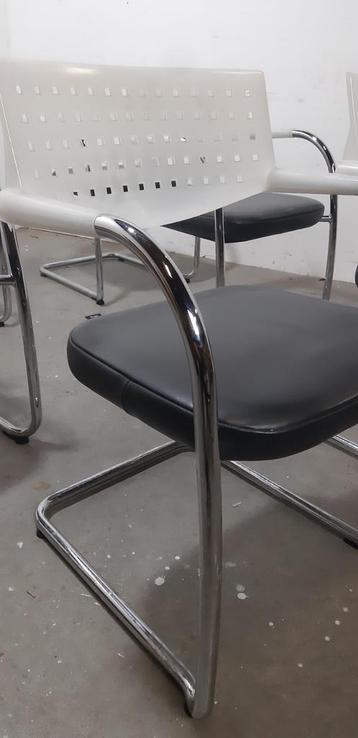 Vitra Visavis stapelbaar zwart leer / chrome  NIEUWSTAAT  beschikbaar voor biedingen