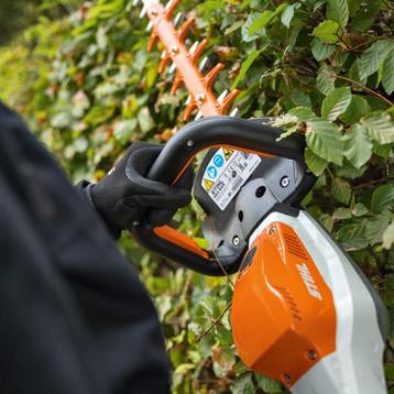 Tuinman, hovenier Arnhem e.o. voor (grote) snoeiklussen, etc beschikbaar voor biedingen