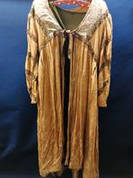 Vintage gouden cape sierlijke details zware stof 1 maat, Ophalen of Verzenden, Zo goed als nieuw, Maat 38/40 (M), Carnaval