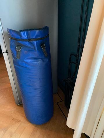Professionele blauwe bokszak – 105x35 cm, topkwaliteit! beschikbaar voor biedingen