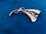 Bladvormige broche met zirkonen, Ophalen of Verzenden, Zo goed als nieuw, Zilver, Overige materialen