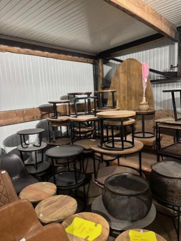 bij zet tafels beschikbaar voor biedingen