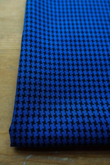 lap blauw met zwarte soepele viscose of polyester beschikbaar voor biedingen