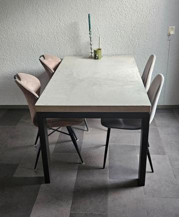 Stoere Zware Betonlook Tafel - 160x90cm beschikbaar voor biedingen
