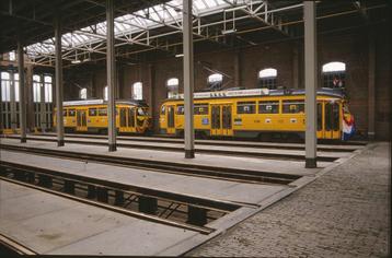 h118: dia van HTM PCC 1117 en 1133, remise Parallelweg, '80s beschikbaar voor biedingen