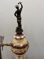 Oude bier tap zuil met beeld, Ophalen